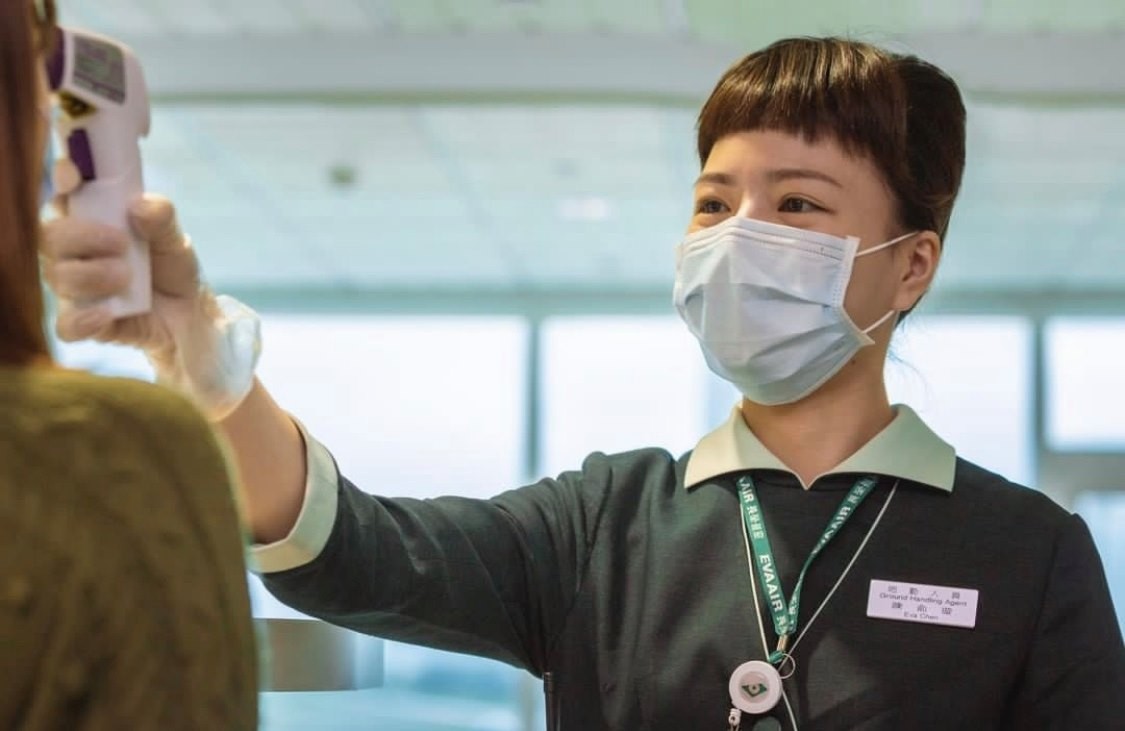又有人指出其實去旅行危險在搭飛機的時候人多密集,空氣不流通,細菌病毒容易在空氣散播,造成集體傳染,認為「不應該冒這個險」