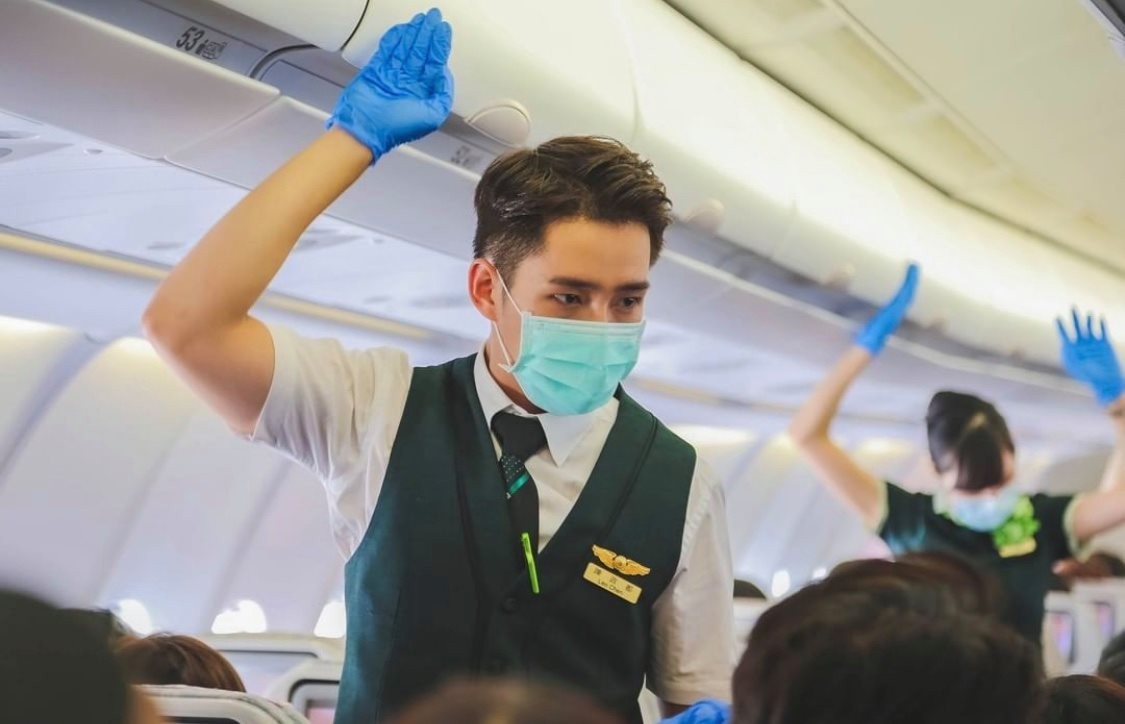 又有人指出其實去旅行危險在搭飛機的時候人多密集,空氣不流通,細菌病毒容易在空氣散播,造成集體傳染,認為「不應該冒這個險」