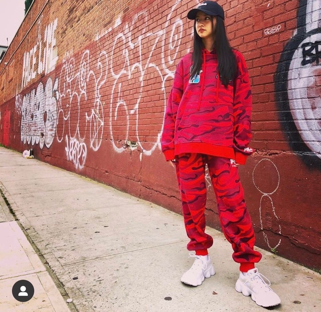 而妹妹木村光希,則有滿滿的活潑優美氣息。比姊姊早出道的她,最近代言Fila與Coach。Fila的廣告照也是運動風,他穿上棒球裝也顯得活力滿滿,非常陽光樂天。被說遺傳了爸爸英氣的她有一種率真自由的氣息。