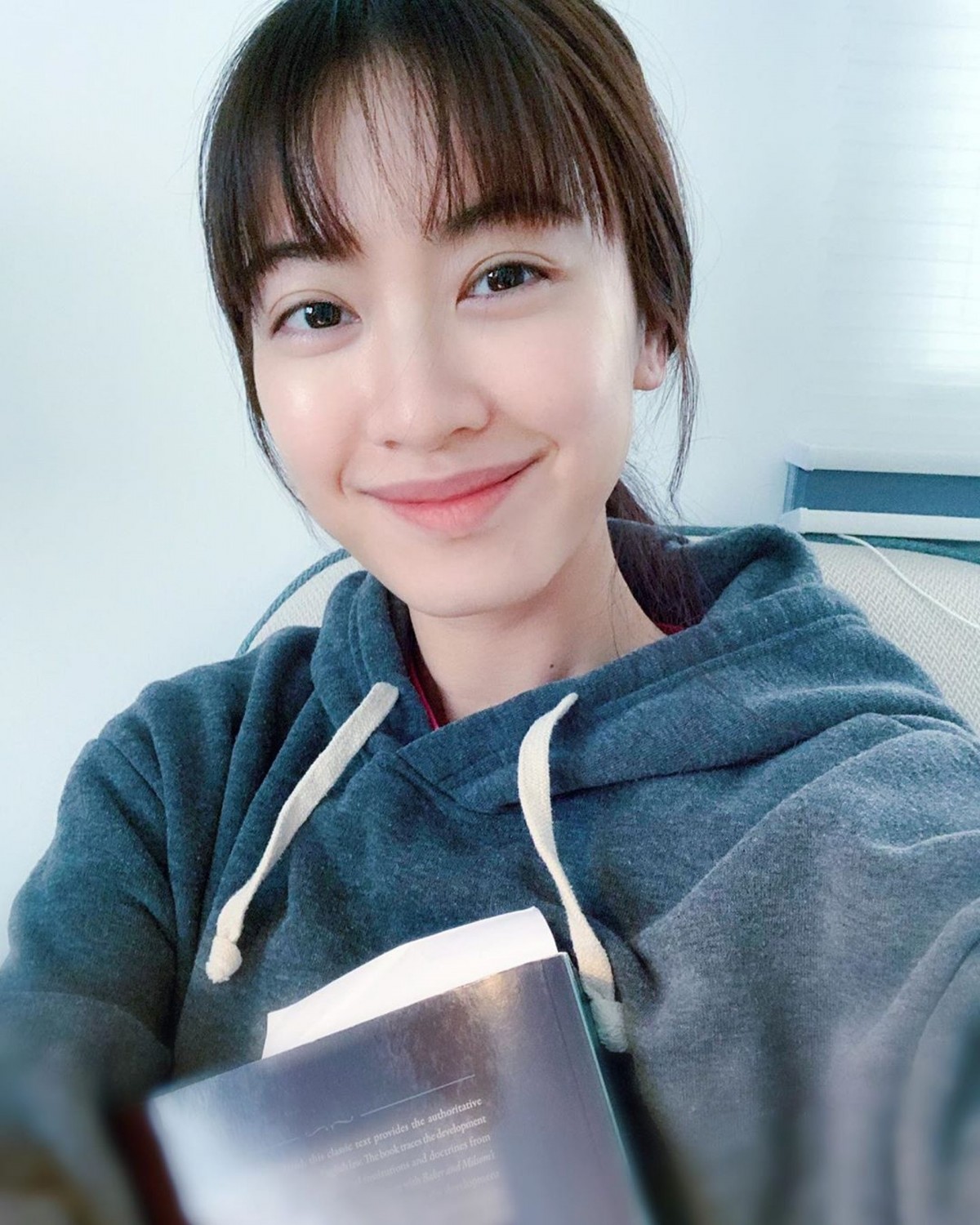 屋邨妹, 公屋妹, 中產女, 屋邨妹女友, 中產女朋友, 公屋妹女友
