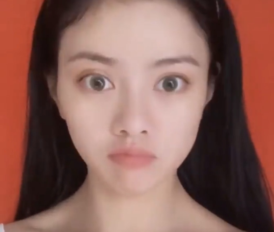 想不到原來扮公主也可以爆紅成名！全因她們扮得十分相似，撇除妝容之外，就連動作神情也非常入型入格！