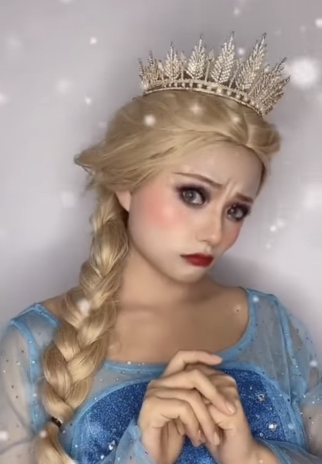 想不到原來扮公主也可以爆紅成名！全因她們扮得十分相似，撇除妝容之外，就連動作神情也非常入型入格！