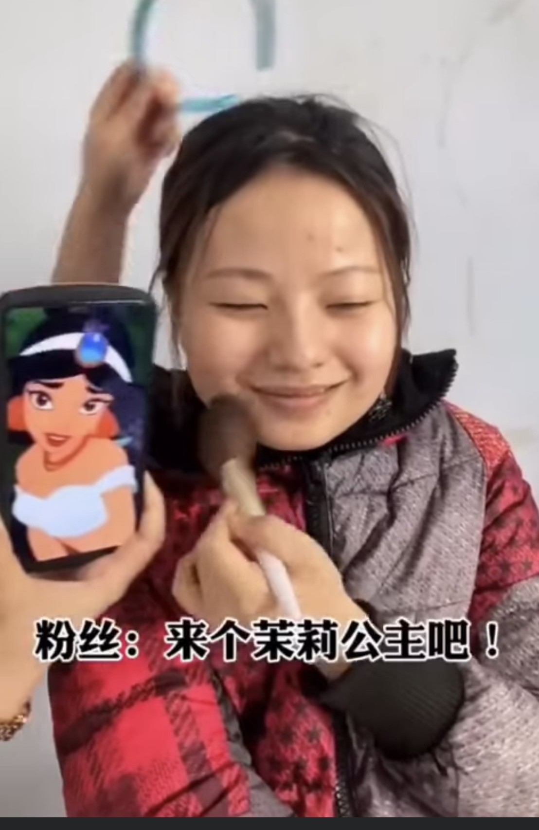 想不到原來扮公主也可以爆紅成名！全因她們扮得十分相似，撇除妝容之外，就連動作神情也非常入型入格！