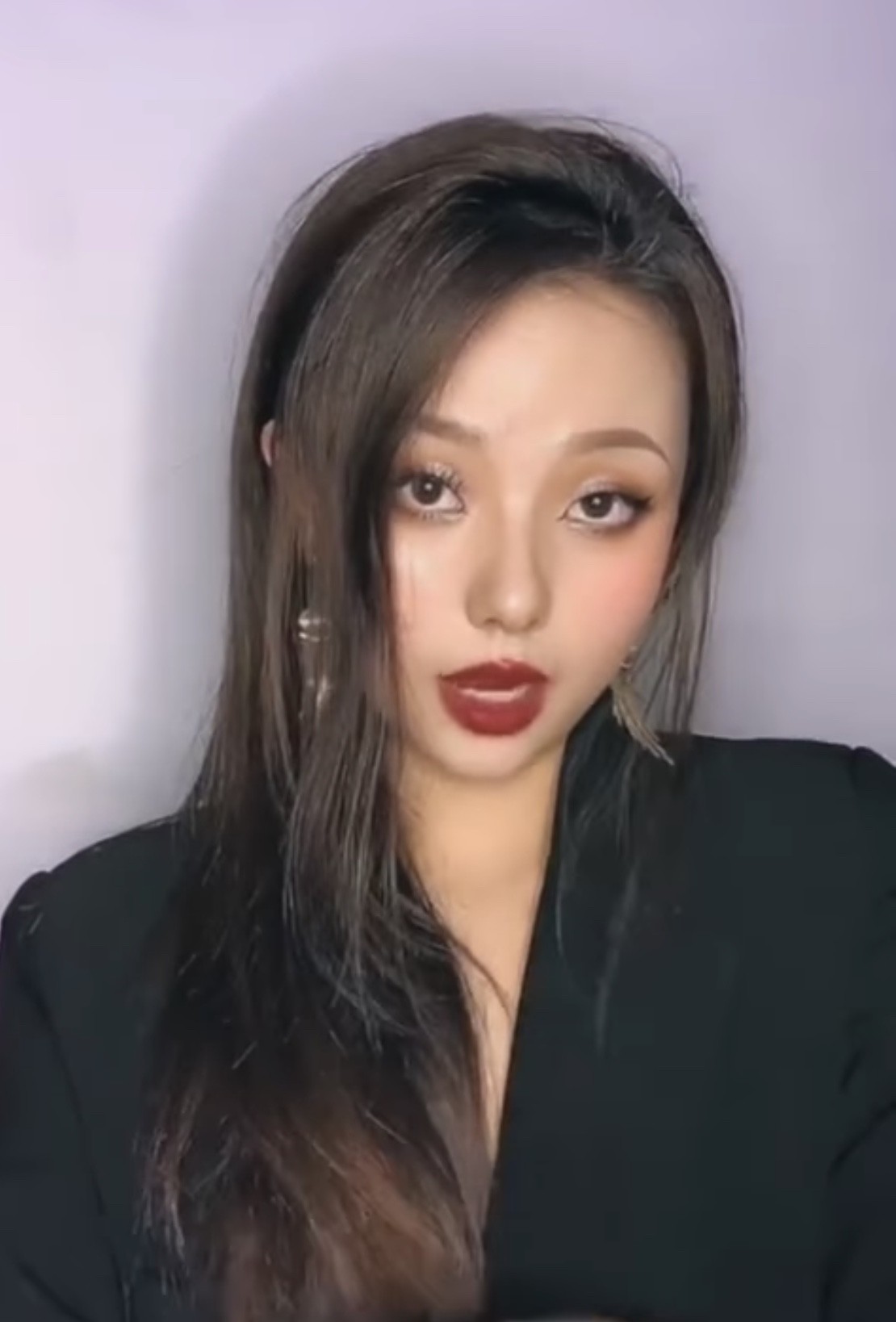 想不到原來扮公主也可以爆紅成名！全因她們扮得十分相似，撇除妝容之外，就連動作神情也非常入型入格！