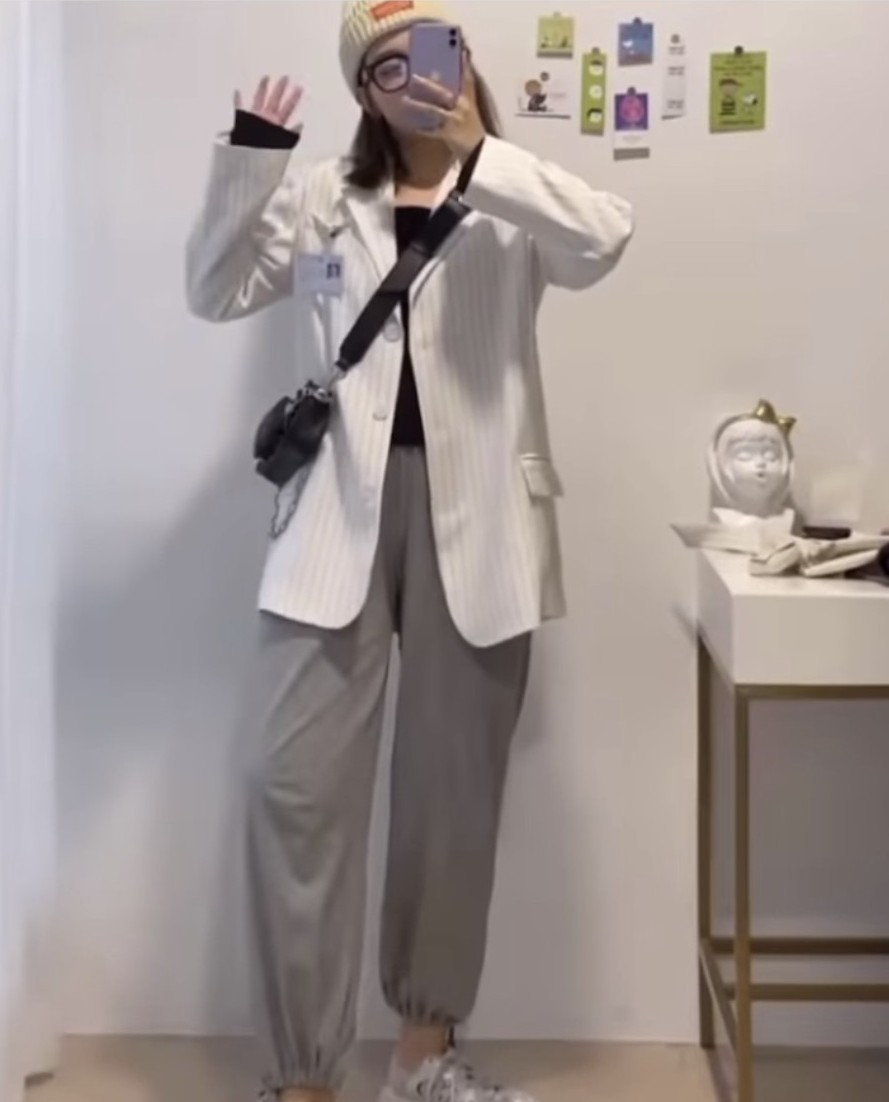 一位大肚腩加拜拜肉的女生只靠一件白色西裝褸,就襯出七款超顯瘦的衣服,一個星期都不用想穿甚麼了~看比例真的以為是高瘦女孩,仙氣滿滿,誰猜到裏面是個微胖女呢?!