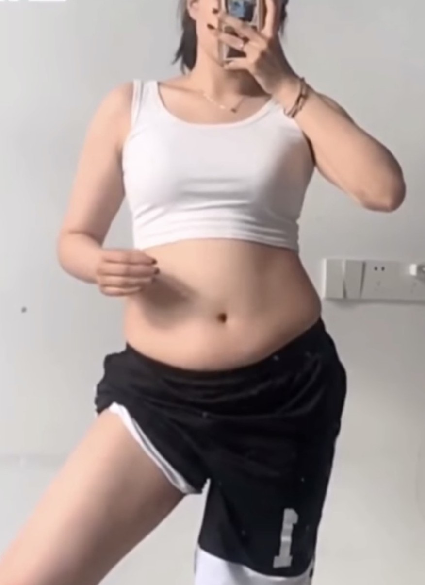 走歐美帥氣的女生,身材有點肉就更好了,只要加上皮帶露出雙腿就很美了!