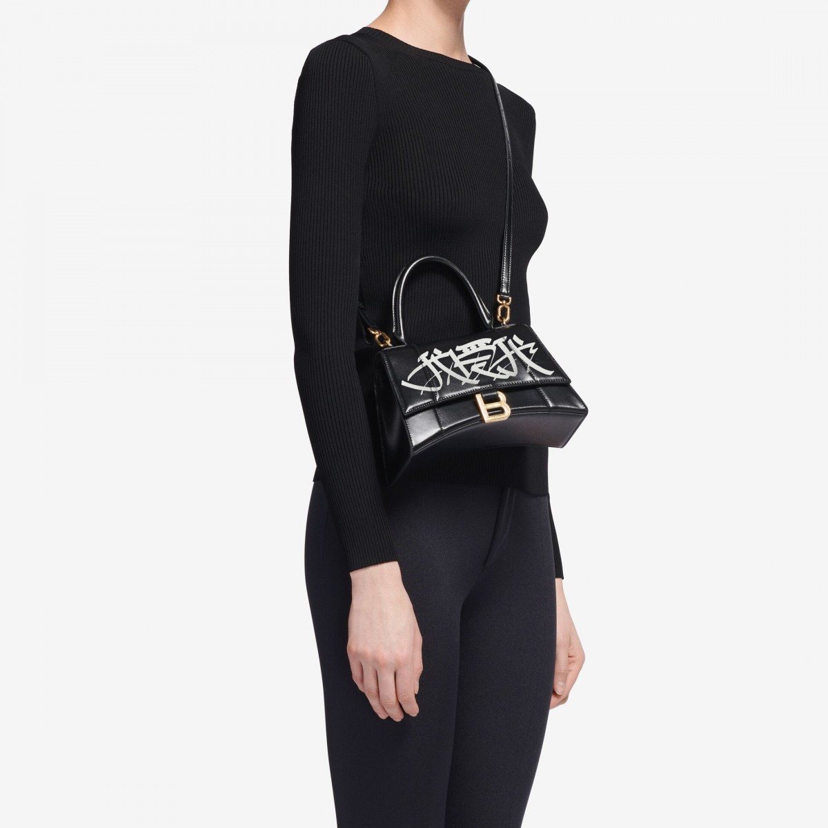 中國Balenciaga七夕「我愛你」漢字塗鴉手袋被嫌醜!內地網民:土到極致就是潮?