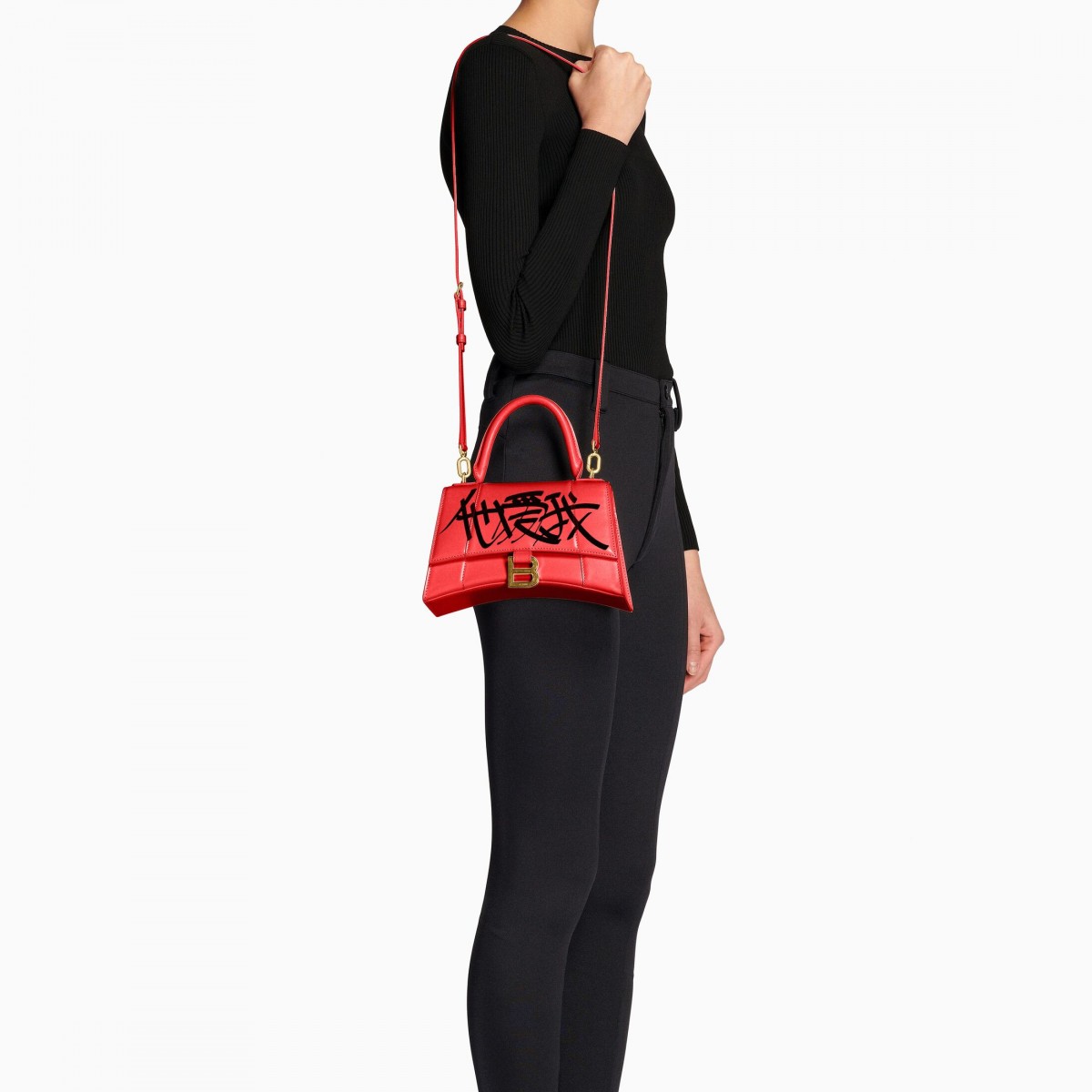 中國Balenciaga七夕「我愛你」漢字塗鴉手袋被嫌醜!內地網民:土到極致就是潮?