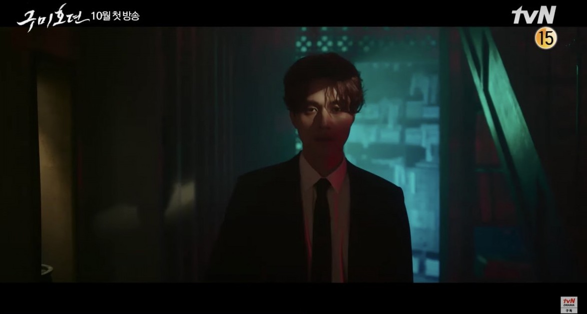 預告片中李棟旭在昏暗的木製老房子裡,身穿黑色西裝,其中一句對白用他磁性的聲音說著:「真的想看嗎?我所生活的世界⋯⋯」