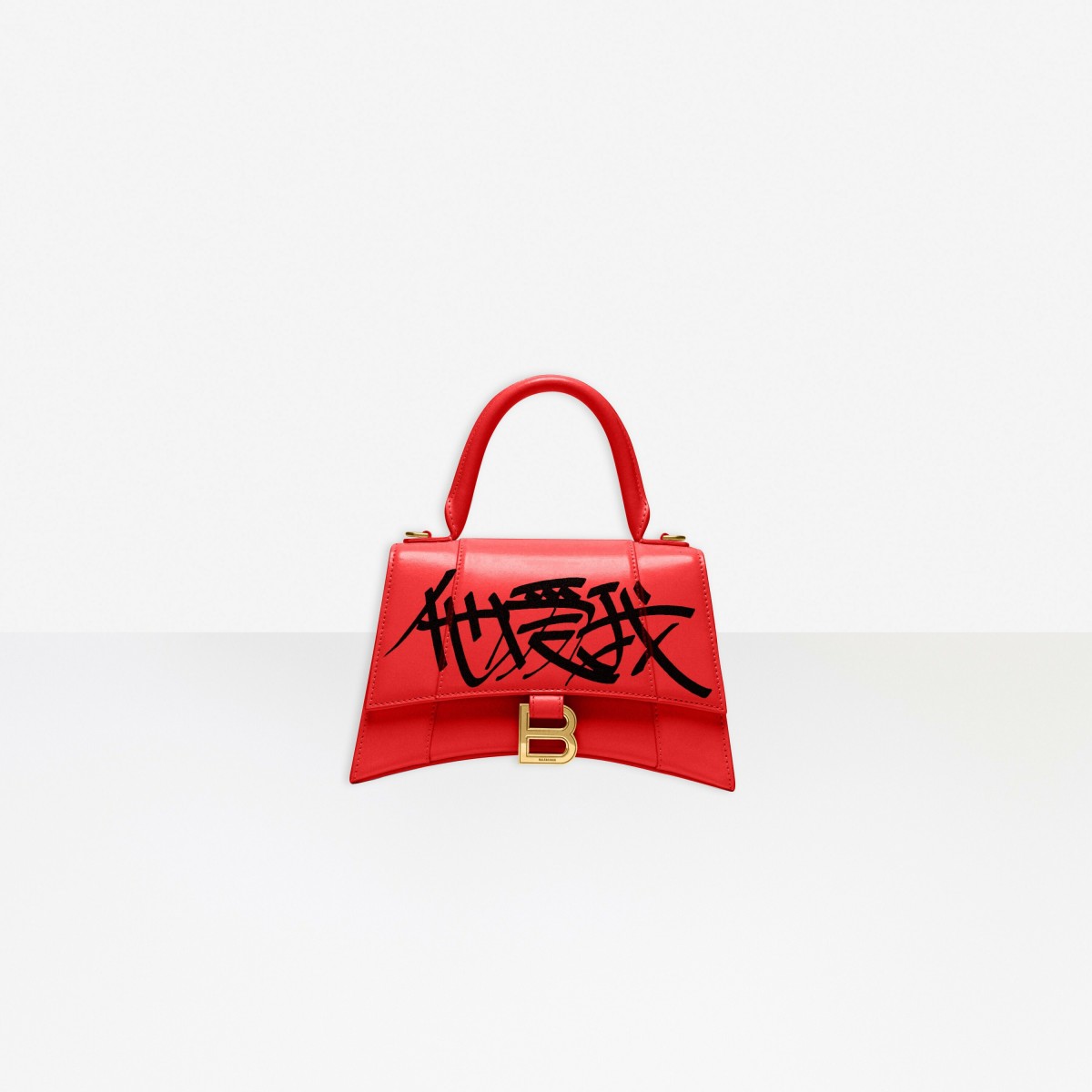 中國Balenciaga七夕「我愛你」漢字塗鴉手袋被嫌醜!內地網民:土到極致就是潮?