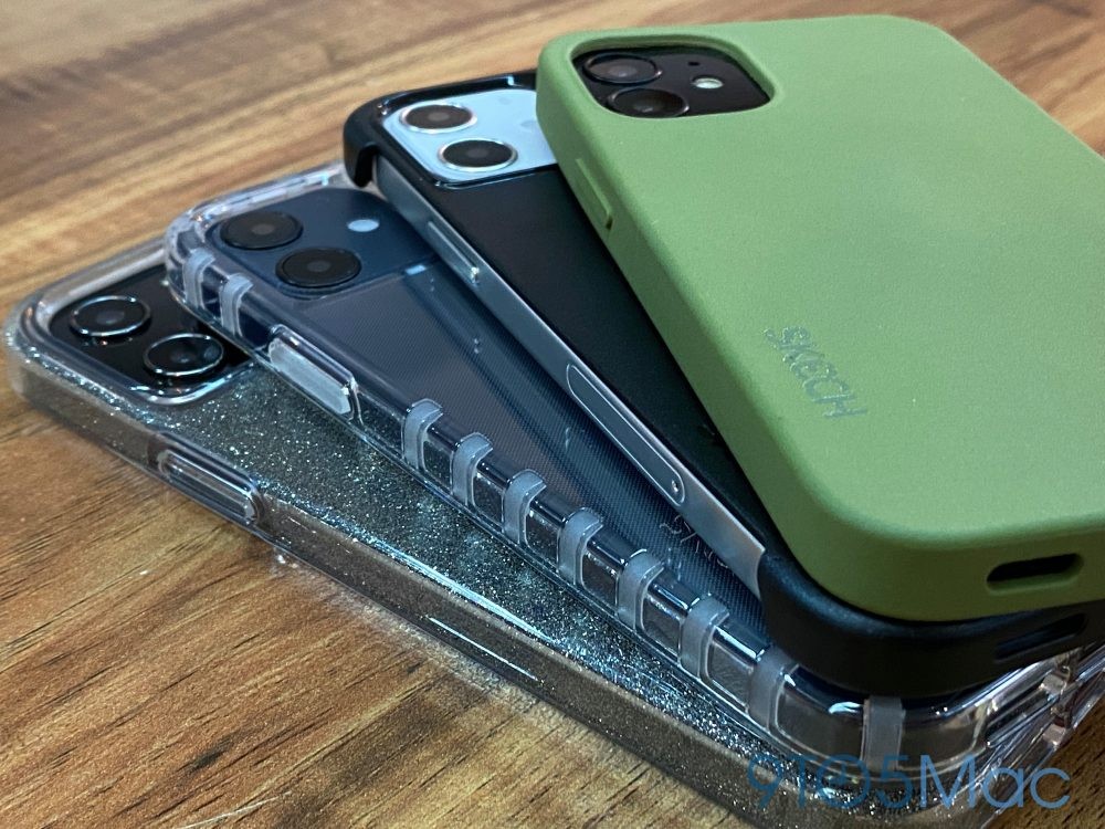 最近在以色列Apple社群相片中,似乎把一系列最新的iPhone 12手機模型曝光,照片中一共可以看到iPhone 12最新的4款呎吋
