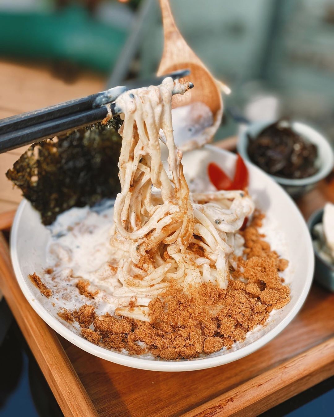 【隱世Cafe推介2020】「蟲二Poach」主打中日式家庭料理，主食套餐是一汁三菜餐（汁即是湯），超有特色的美食令人很想品嚐！