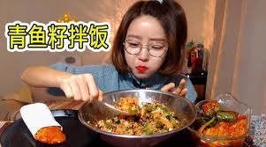 為響應惜食令,內地掀「寵物大胃王」熱潮,強迫寵物進食辣椒雞髀,被狠批喪心病狂!