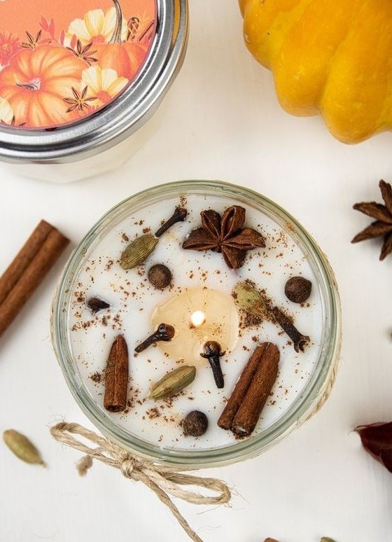 乾花蠟燭-在蠟燭面上再鋪上乾花瓣會看起來更豐富更美喔~