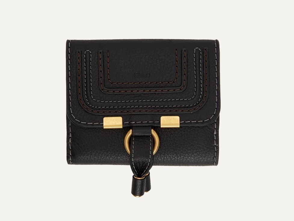 【名牌錢包網購】Chloé黑色粒面小牛皮錢包綴有灰褐色麵線和同色拋光邊緣,大大加強藝術感!而且看起來就像是「Marcie Bag」的迷你版