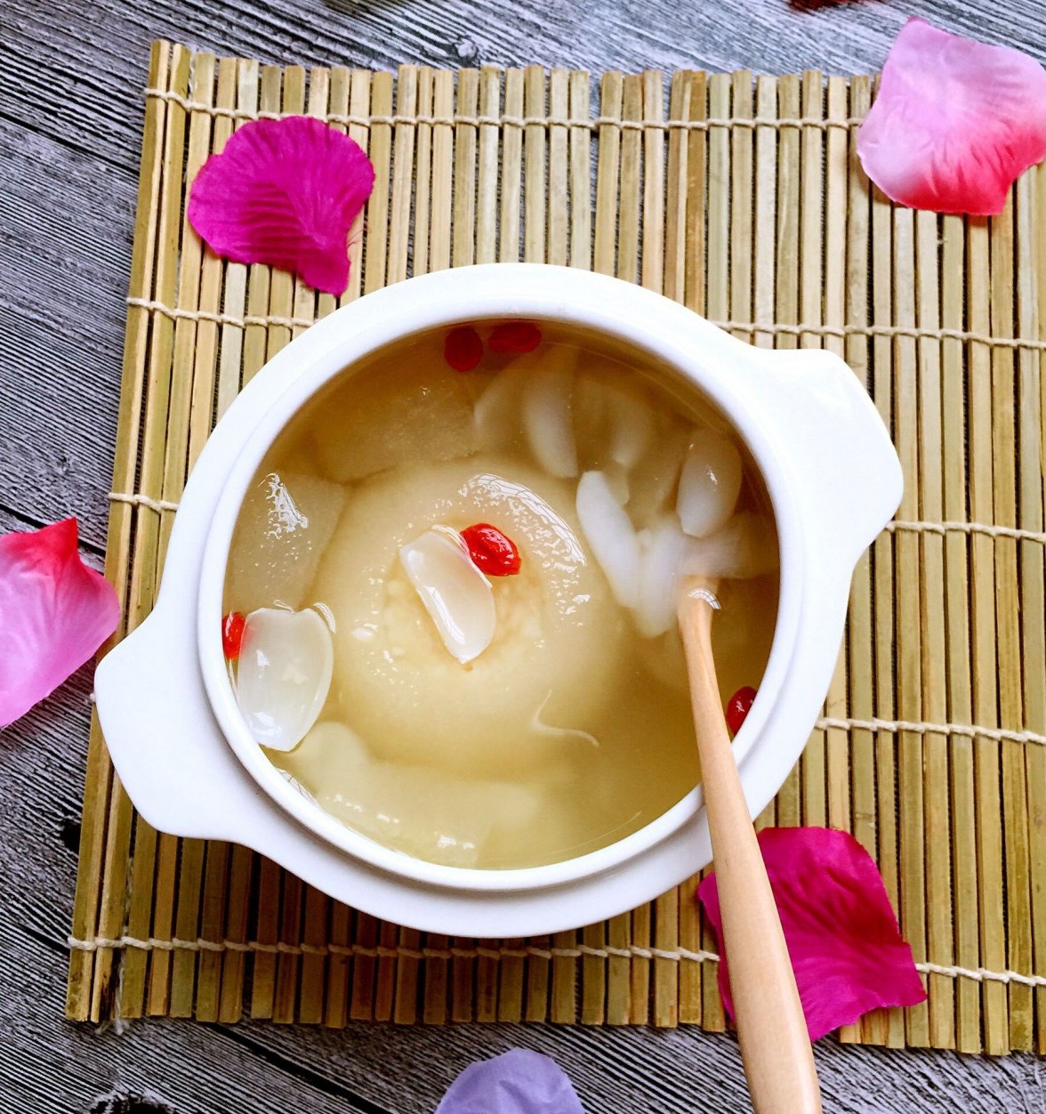 【秋冬滋潤湯水食譜】百合和梨有助清熱潤肺,適合初秋補脾胃,如果你因熱氣而引起咳嗽也可以飲用~