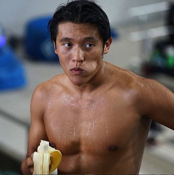 馬德鐘父子檔上陣拍廣告,22歲馬在驤大騷肌肉,有望父子齊拍劇