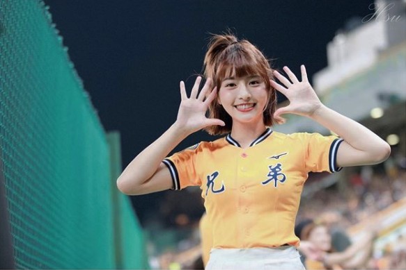 【小鬼黃鴻升過世】死前2星期曾向女友説「不結婚好嗎」,背後藏心碎原因!死後方能認愛,峮峮:我只想要你