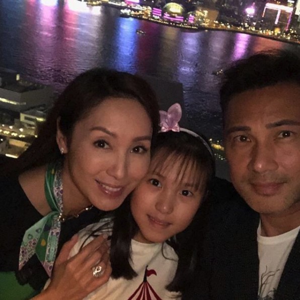 憑藉《不懂撒嬌的女人》再次人氣急升的林文龍,其妻子郭可盈的父親原來是香港的傳奇富商郭達昌。