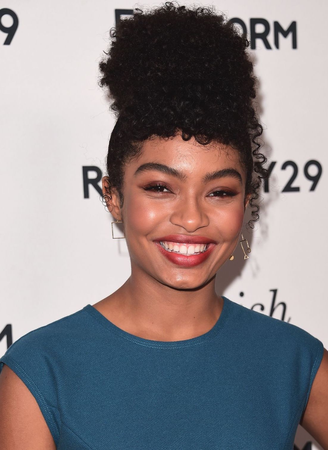 【真人版Tinker Bell】Yara Shahidi也是一位智慧女星,她成功入讀哈佛大學,主修社會學和非裔美國人的研究。在未入讀哈佛時,她同時亦獲得耶魯大學