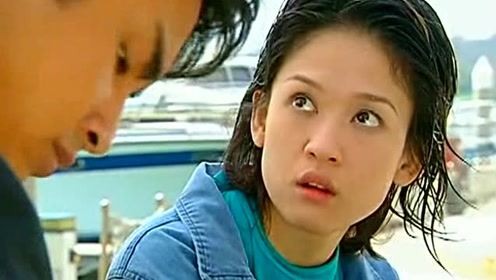 在2005年時參與了《青蛙變王子》的拍攝,當時的臉形完全稱不上是「尖」,而且下巴有中間下凹的特色。