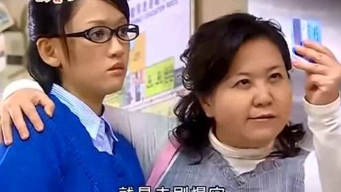 在2008年她的成名作《命中注定我愛你》,也是廣為觀眾認識的「陳欣怡」。當時的臉好像已經「消腫」了一些,有網民懷疑當時已經整了一些臉型,或是減掉了baby fat,但是還是保持那張青澀的臉。