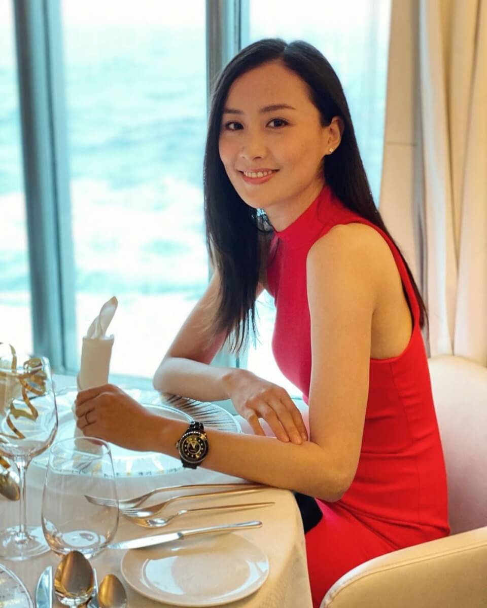【陳法拉李司棋】有網民看到這張充滿仙氣的舊照,都留言力讚清純漂亮,令人很有初戀的感覺~不少人更認為年輕時候的李司棋跟陳法拉非常相似,同樣都是眉清目秀,有著甜美可人的輪廓~