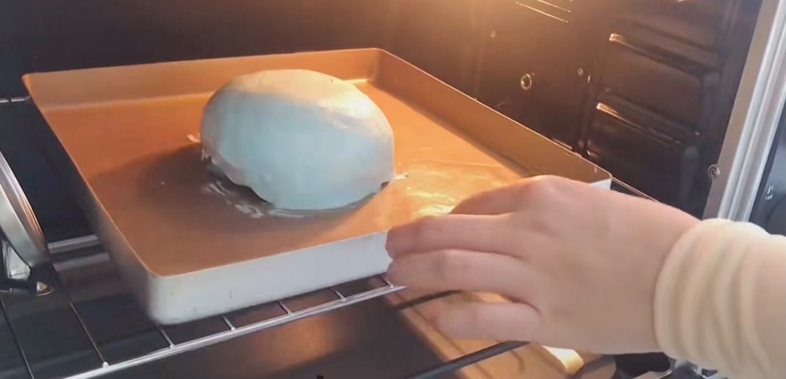 雲朵蛋糕-，如果是用焗爐的就調至150度，焗25分鐘就好了～ 如果是使用氣炸鍋的就調至180度，等待10或12分鐘就好了！