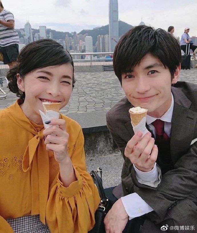 竹內結子在生前的遺作《信用欺詐師JP:公主篇》中曾經與剛去世不久的三浦春馬合作
