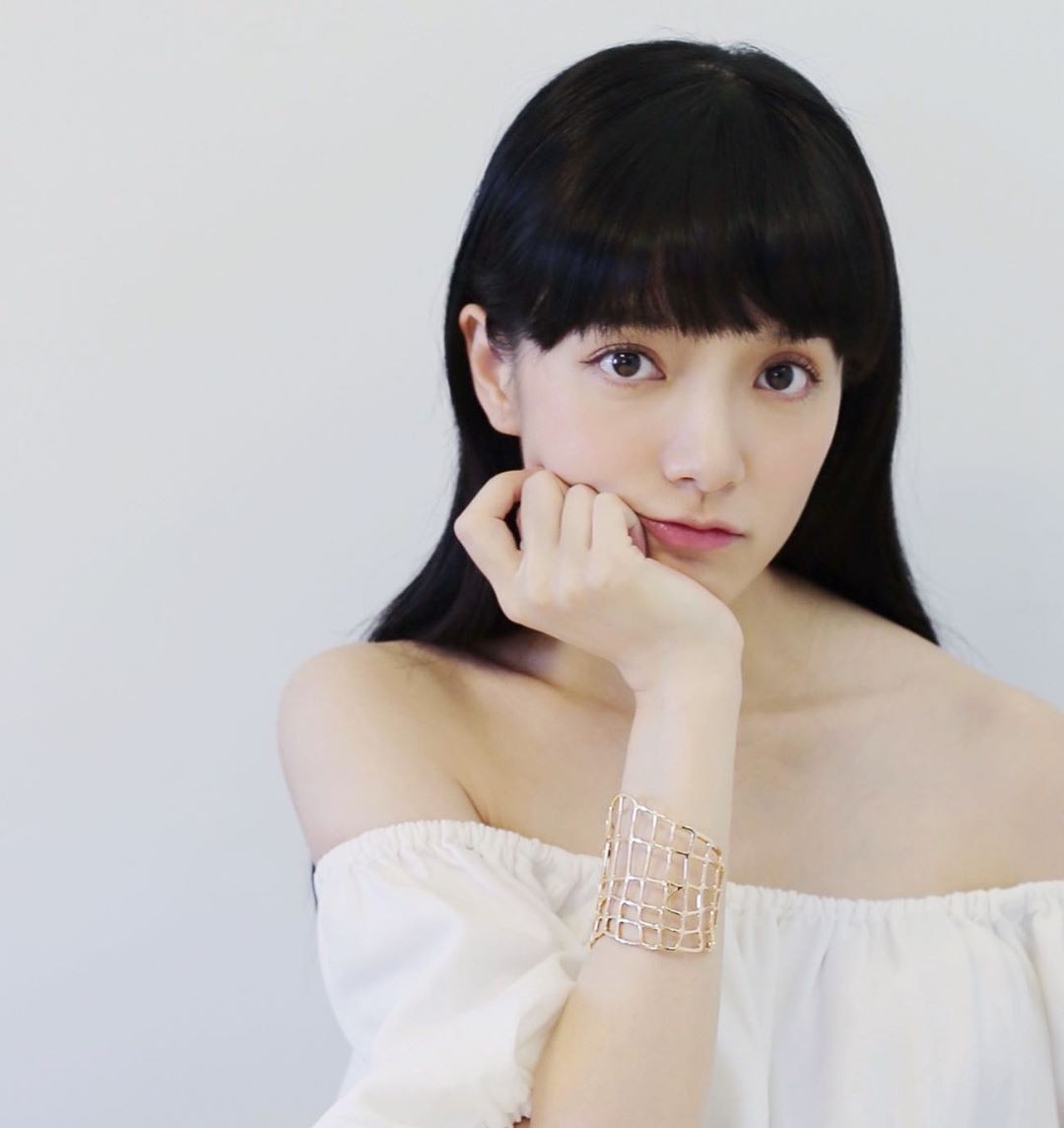 陳嘉寶(Anjaylia)與她丈夫分別在IG上載了一張BB的照片公布已經順利誕下B女