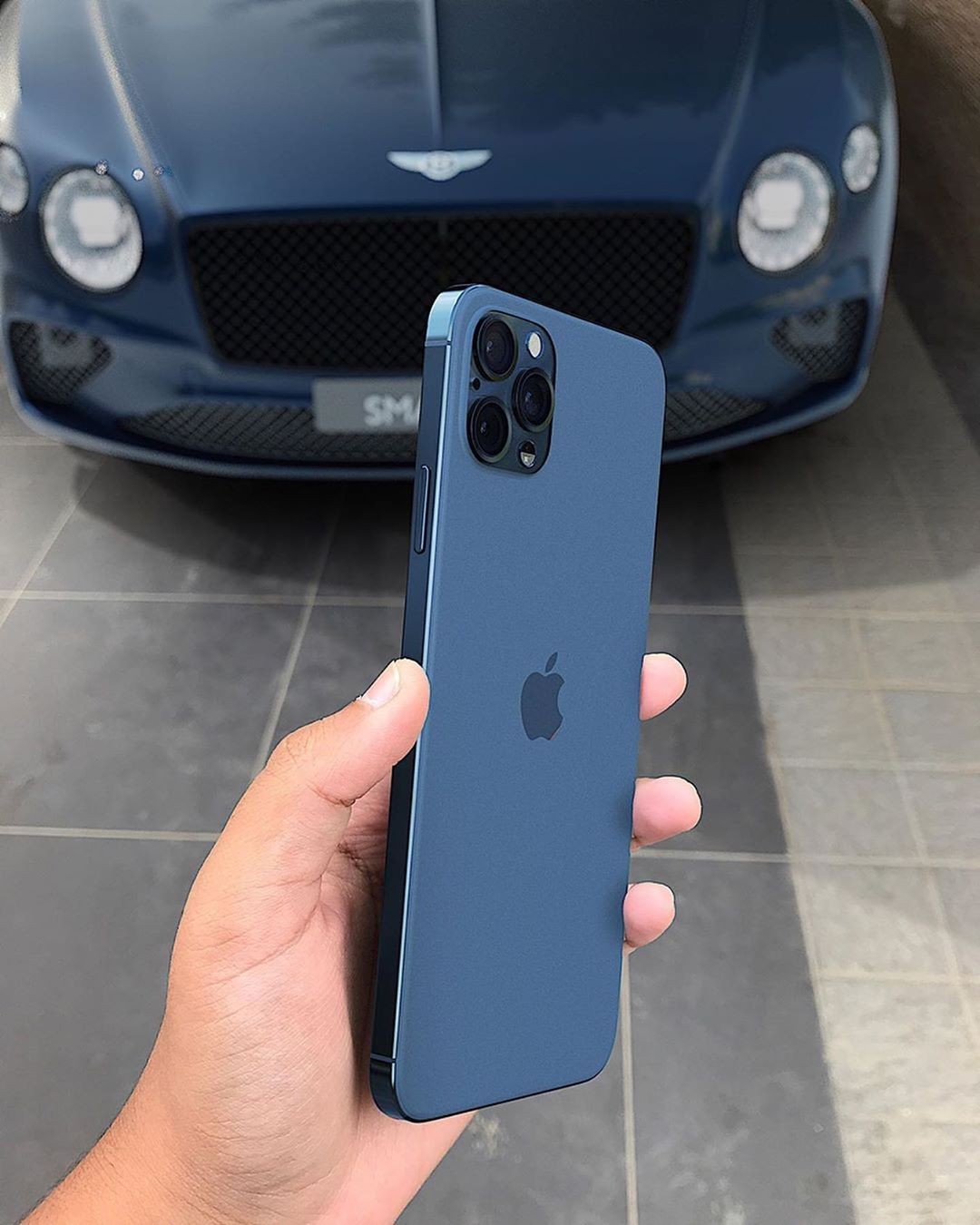 早前有人設計了iPhone 12「海軍藍」的實體圖模樣,看到已叫人超心動!
