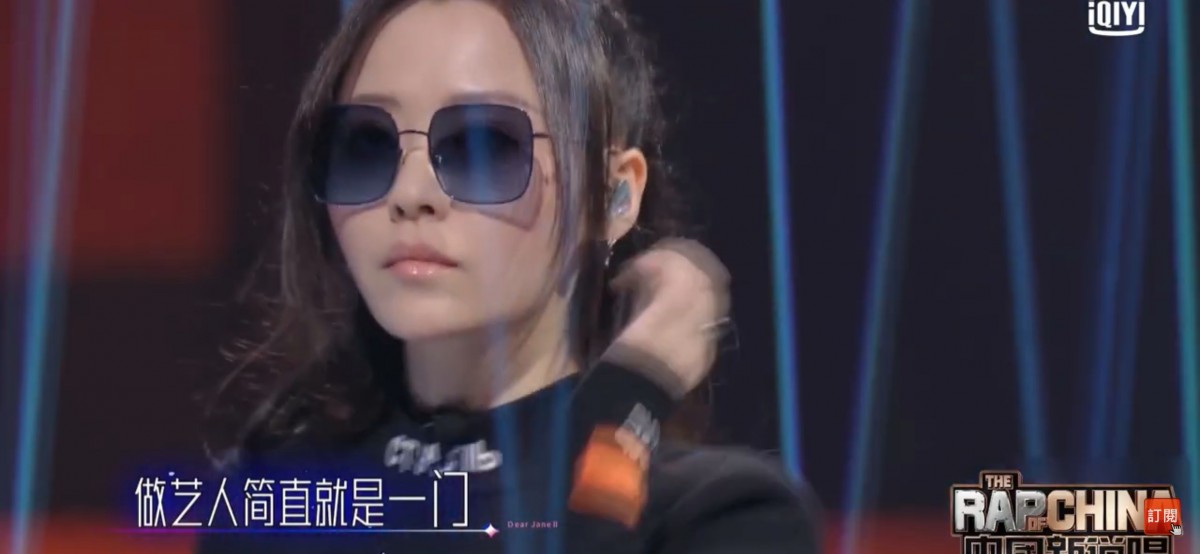 結果要來的始終要來，她在第一段已經有失誤，詞漏掉了幾個也開始唱的不順暢，觀眾和另外一些導師也開始發現是發生了一點失誤。後來到中段的時候，她更整段沒有唱，只有乾乾的音樂，場面尷尬。