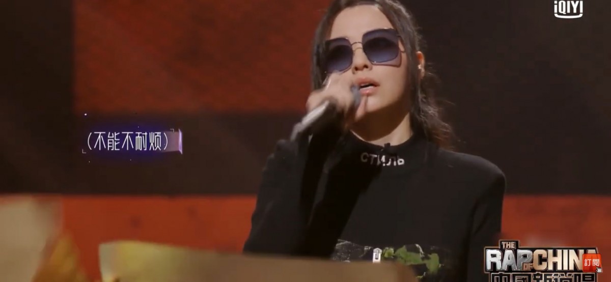 她解釋這首歌的難度很高，準備的時候沒有想過，而且因為知道自己的表現結果有可能影響到隊員的去留，讓她在表演前就來回踱步心情超緊張。她還坦然自己還沒有準備好，就連第一段的歌詞都不是全記得，彩排時一次也沒成功過，連上台前一秒都還在背歌詞。更形容這次是：「是我唱過最緊張的一次表演！」