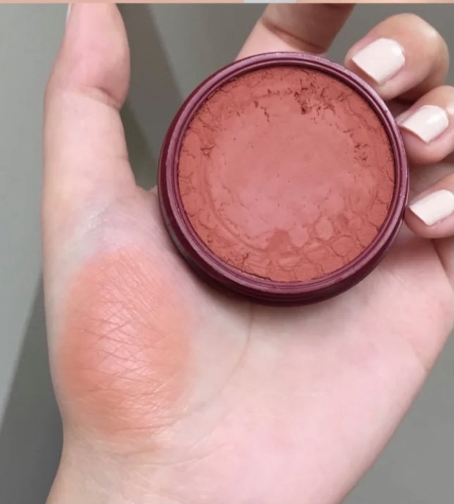 Colourpop-胭脂的部分不用太濃,只要選對一些霜紅栗子色或類似豆沙色的顏色即可,以下有幾款建議~
