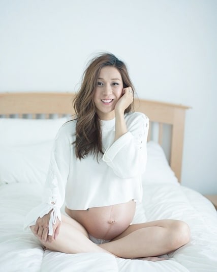 鍾嘉欣婚後先後誕下了女兒(Kelly)和兒子(Jared)
