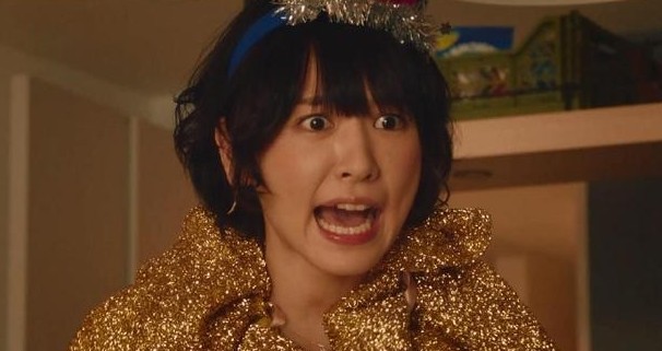 劇中還有其他令人眼前一亮的造型,例如OL、工廠女工、啦啦隊員等等。女神穿上普通的衣服也非常不平凡~