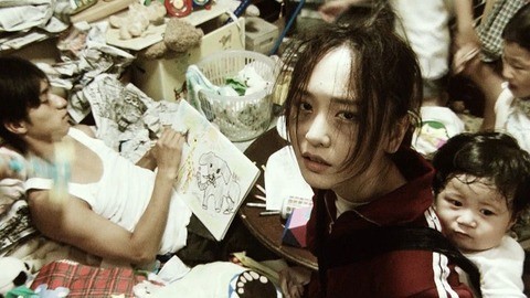 在《王牌大律師》和《逃避可恥但有用》她更要扮演一個比較生動可愛的角色,表情多多的她也有過很多崩壞照!她成為日本國民演員也不是沒有道理的,樣子表情竟然可以那麼多變而且可以完全放下美女的包袱演習,真的很佩服!