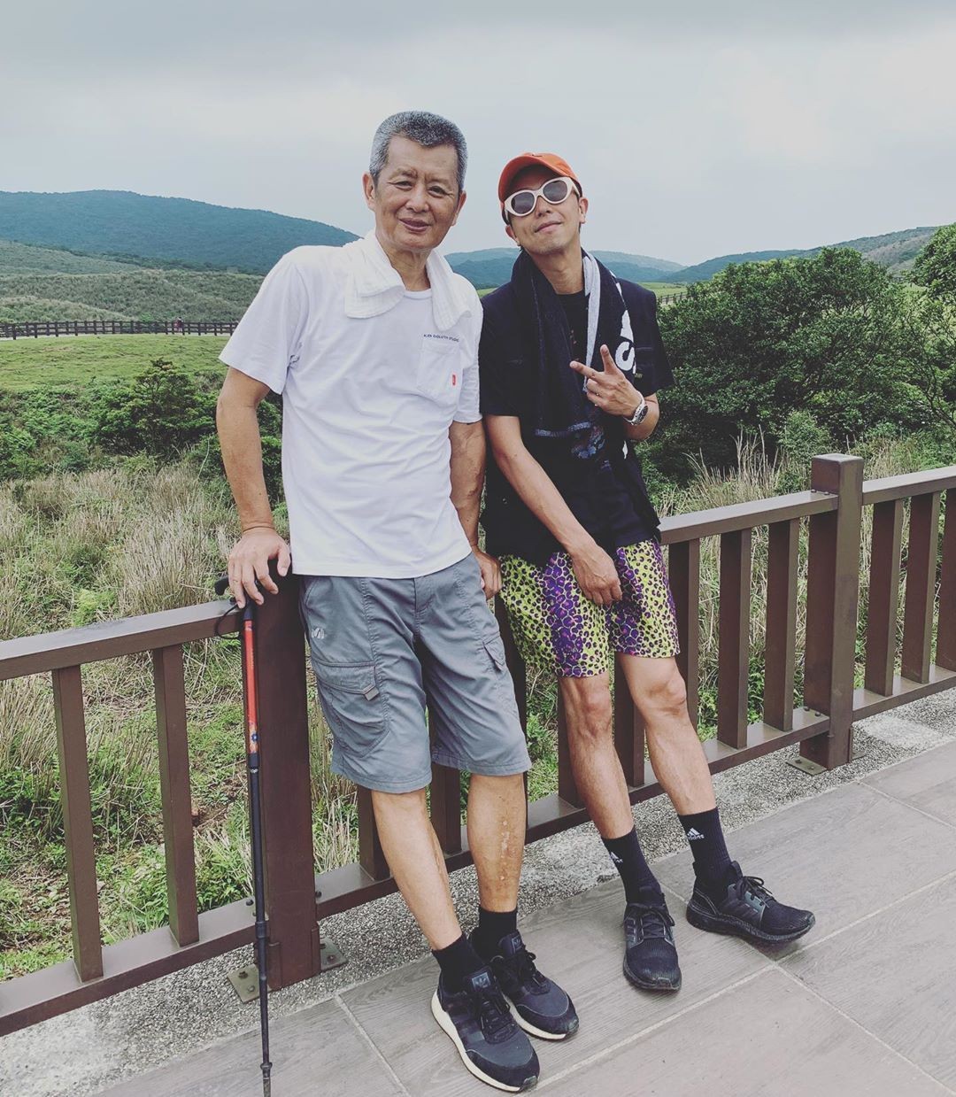 昨日,是黃爸爸60歲的生日。雖然今年的生日缺少了小鬼,但是誠如黃婷婷所言,生活還是要繼續,他們一家人今年亦有聚在一起為黃爸爸慶生。