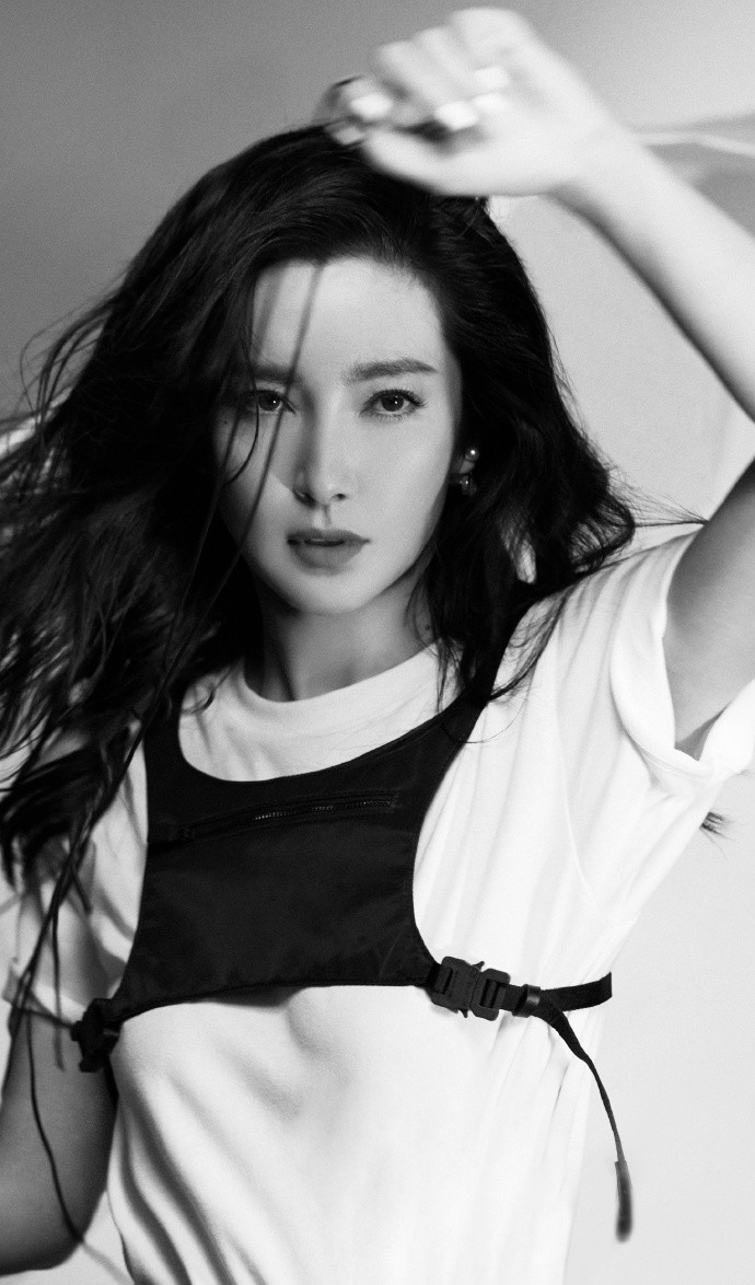 47歲李冰冰撞樣Angelababy?凍齡美貌震驚網民:「黃曉明可能都認錯!」