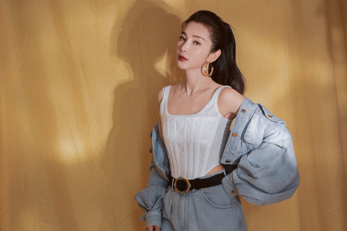 47歲李冰冰撞樣Angelababy?凍齡美貌震驚網民:「黃曉明可能都認錯!」