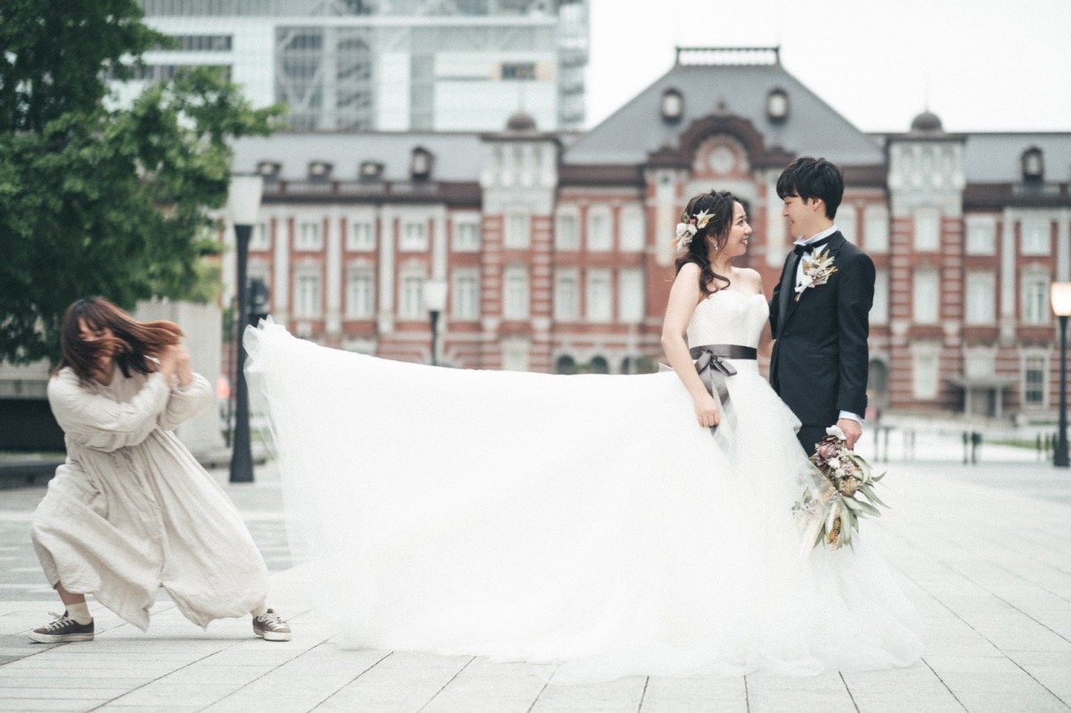 日攝影師揭婚紗照爆笑幕後花絮,每張唯美婚紗照背後都有一個心酸助手