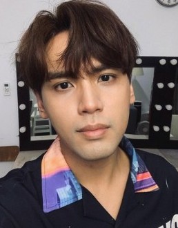 本身因為節目《狼人殺》開始熟悉的他們成了好友,所以決定一起合作玩音樂。網民大讚陳零九:「勇敢」和「佩服」,全因他竟敢在他的演唱會前發佈此歌,除了賭上了個人名譽之外還賭上了演唱會的售賣反應!