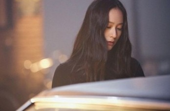 最近熱議的Krystal與SM解約風波,令粉絲們都非常期待她未來的發展和去向,雖然音樂上還沒有新消息,但就暫時看看這套劇好好看一下她的演技吧!