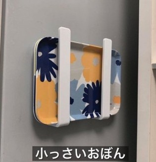 掛鉤也是日本人常用的收納小幫手。一些我們忽略的地方,其實加一個掛鉤,就可以省很多位置。一些空隙和牆壁也是可用的位置,掛在一些可以協助我們做事的地方就可以為我們省時間省空間。