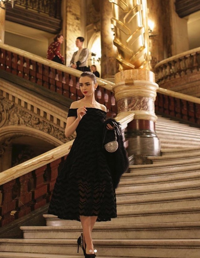 Netflix必追新劇《Emily In Paris艾蜜莉在巴黎》!Lily Collins狂換靚衫闖巴黎時尚圈追夢