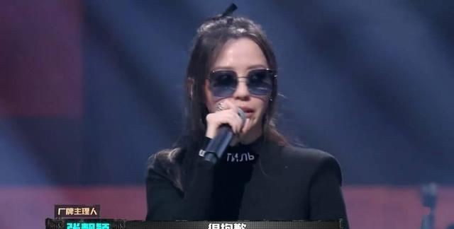 她解釋這首歌的難度很高，準備的時候沒有想過，而且因為知道自己的表現結果有可能影響到隊員的去留，讓她在表演前就來回踱步心情超緊張。她還坦然自己還沒有準備好，就連第一段的歌詞都不是全記得，彩排時一次也沒成功過，連上台前一秒都還在背歌詞。更形容這次是：「是我唱過最緊張的一次表演！」