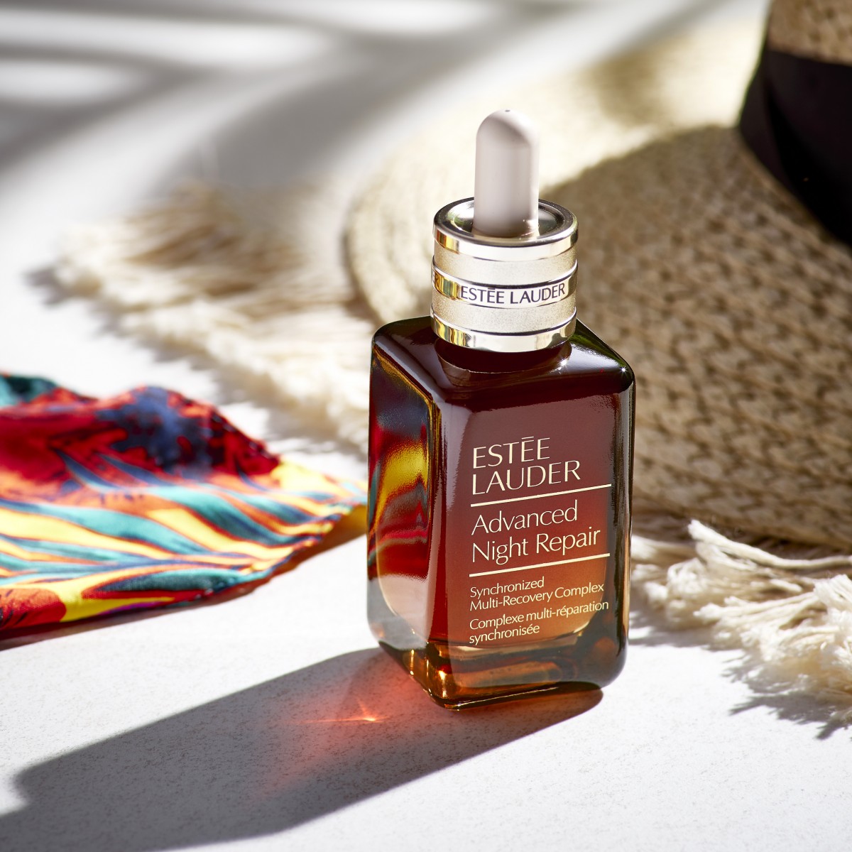 Estée Lauder回購率最高的「小棕瓶」已推出了全新第7代「5G極速修復精華」,完美升級後的精華功效更強勁!