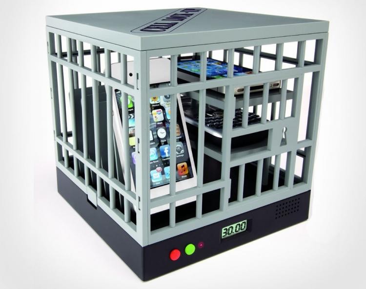 cell-phone-cage-to-lock-phones-from-being-used-4287