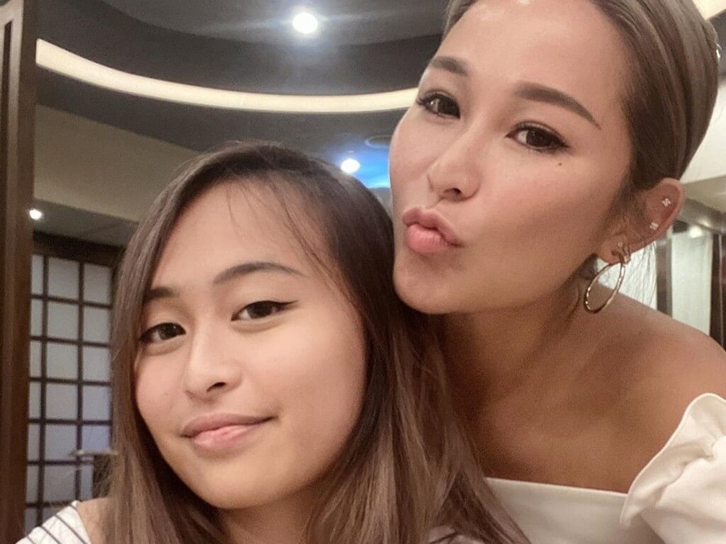 近日,Heidi在IG上上載了與女兒的自拍照,