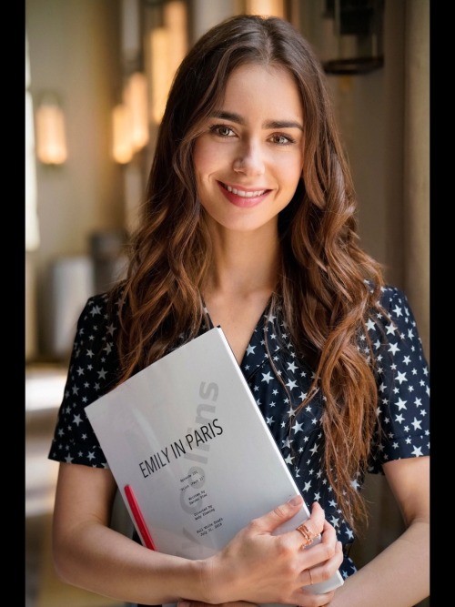 Netflix必追新劇《Emily In Paris艾蜜莉在巴黎》!Lily Collins狂換靚衫闖巴黎時尚圈追夢